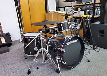 Long & McQuade Musical Instruments - Sarnia, ON Écoles De Musique - Equipment Image