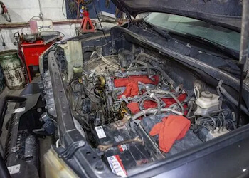 Medicine Hat car repair shop Lucky's Alignment & Brakes Ltd.