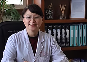 Lydia Li Traditional Chinese Medicine Lydia Li Traditional Chinese Medicine - Cambridge, ON Acupuncture - Doctor Portrait Image