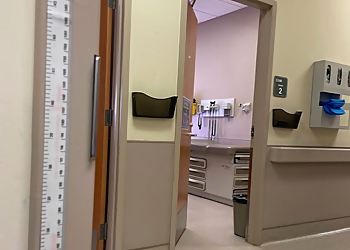 Mackenzie Health Urgent Care Centre - Vaughan, ON Walk-In Medical Clinics - Treatment Room Image