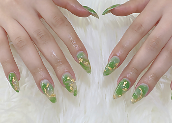 Newmarket nail salon Mani N Pedi Lounge