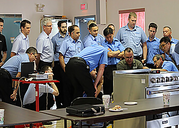 Priority Appliance Service - Richmond, BC Services De Réparation Électroménager - Team Working Image
