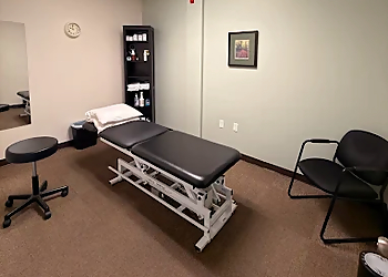 Martin Payne, B.Sc PT MCIsc(MT), FCAMPT - MANUAL PHYSIO SOLUTIONS - North Bay, ON Physiothérapie - Clinic Interior Image