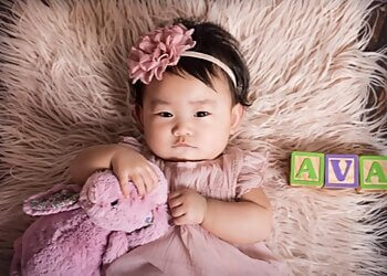 Mississauga babies and family photographer Maternity and Newborn Photography