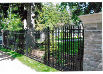 Brantford fencing contractor Maximum Fence Inc.