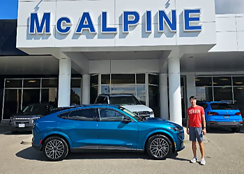 McAlpine Ford - Aurora, ON Concessionnaires d'automobile - Business Exterior Image