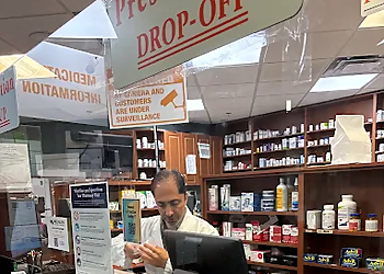 Mediglen Pharmacy - Coquitlam, BC Pharmacies - Pharmacy Counter Image