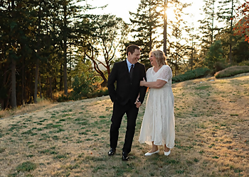 Megan Maundrell Photography Megan Maundrell Photography - Victoria, BC Wedding Photographers - Professional Portrait Image