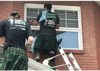 Kelowna window cleaner Men In Kilts Kelowna