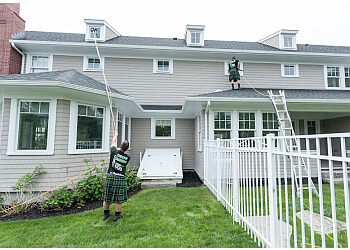 Victoria gutter cleaner Men In Kilts Victoria