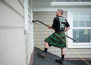 Victoria gutter cleaner Men In Kilts Victoria