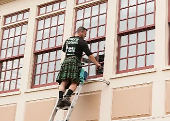Men in Kilts North Shore - North Vancouver, BC Window Cleaners - Professional Highlights