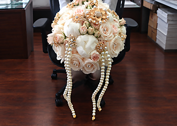 Milton's Flowers & Gifts - Milton, ON Fleuristes - Design Image