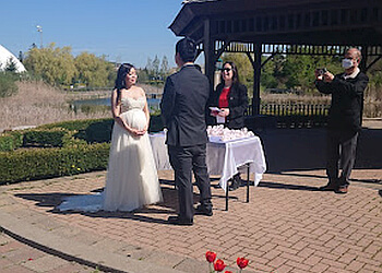 Mimi Lee Officiant