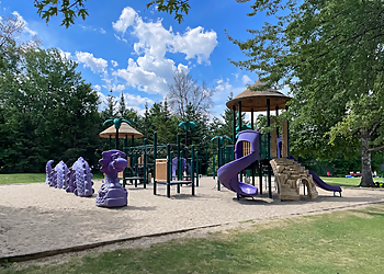 Minet’s Point Park & Beach Minet’s Point Park & Beach - Barrie, ON Public Parks - playing area