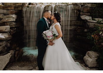 Dollard des Ormeaux wedding photographer Moments To Frames