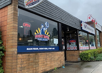 North Vancouver Boutiques De Bagels Mount Royal Bagel Factory