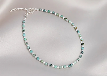 NEUF.VINGT.CINQ - Blainville, QC Jewellery - Necklace Display Image
