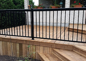 London fencing contractor Naklo Fence & Deck