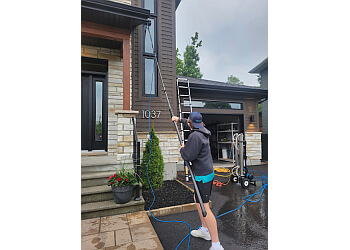 Quebec window cleaner Nassan Québec