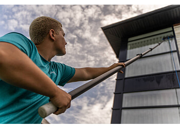 Quebec window cleaner Nassan Québec