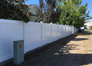 Medicine Hat fencing contractor New Design Fencing