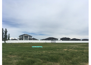 Medicine Hat fencing contractor New Design Fencing