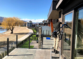 Kelowna window cleaner Next Level Window Cleaning
