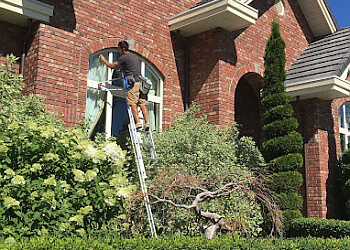 Kelowna window cleaner Next Level Window Cleaning