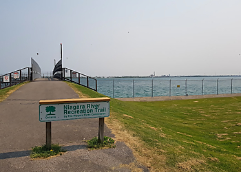 Niagara Falls hiking trail Niagara River Recreation Trail