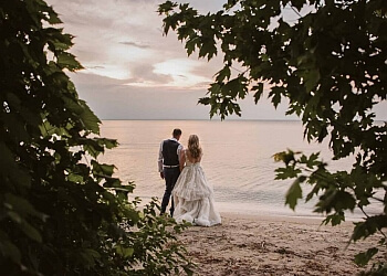 Newmarket wedding photographer Nicole Alex Photography