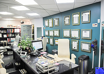 Nicole Tam, B.Sc.(HONS.), D.Ch - ACADEMY FOOT AND ORTHOTIC CLINICS - Toronto, ON Podologues - Clinic Interior Image