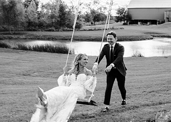 Windsor wedding photographer Nicole Vallance Photography