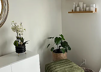 Nora Shahbazi - GOLDENCARE WELLNESS - Vancouver, BC Manual Osteopaths - Clinic Interior Image