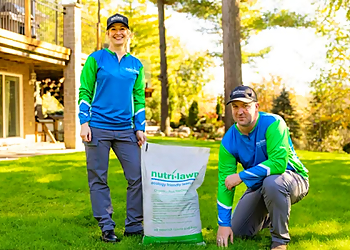 Nutri-Lawn-Cambridge Lawn Care - Cambridge, ON Service D'Entretien De Pelouse - Service Image