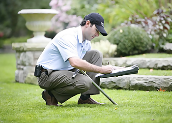 Nutri-Lawn-Ottawa Lawn Care Nutri-Lawn-Ottawa Lawn Care - Ottawa, ON Service D'Entretien De Pelouse - Field Work Image