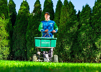 Nutri-Lawn-Sudbury Lawn Care - Sudbury, ON Service D'Entretien De Pelouse - Field Work Image