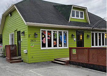 Sherbrooke Restaurants méditerranéens Oli Shish Taouk