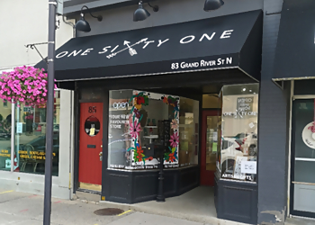 Cambridge Boutiques De Cadeaux One Sixty One
