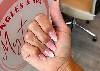 Ongles & Spa Mytiana - Trois Rivieres, QC Salons De Manucure - Nail Enhancements