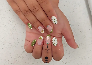 Ongles Vicky Nails - Dollard des Ormeaux, QC Nail Salons - Signature Nails