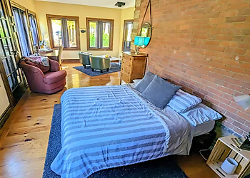 Onthe9 Mono Caledon bed and breakfast Onthe9 Mono