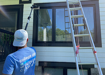 Orillia window cleaner Orillia Window Cleaning with College Pro image 1