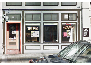 Victoria Salons de tatouage Painted Lotus Studios