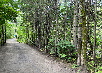 Quebec hiking trail Parc Chauveau