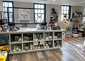 Parkwood Gift Shop - Oshawa, ON Boutiques De Cadeaux - Business Interior Image