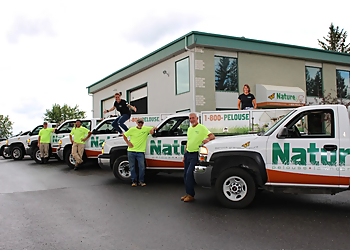Pelouse NaturePro - Gatineau, QC Lawn Care Services - Truck Image