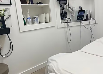 Peniby, DOMP, DO - PENIBY’S WELLNESS - Burnaby, BC Manual Osteopaths - Treatment Table Image