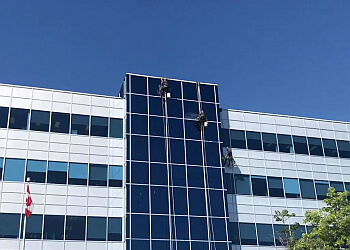 Ottawa window cleaner Performance Window Cleaning