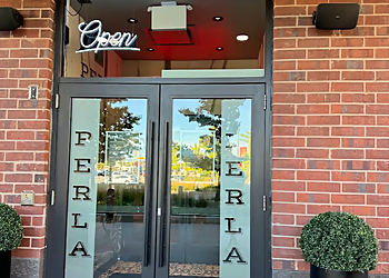 Vaughan seafood restaurant Perla Oyster Bar & Grill